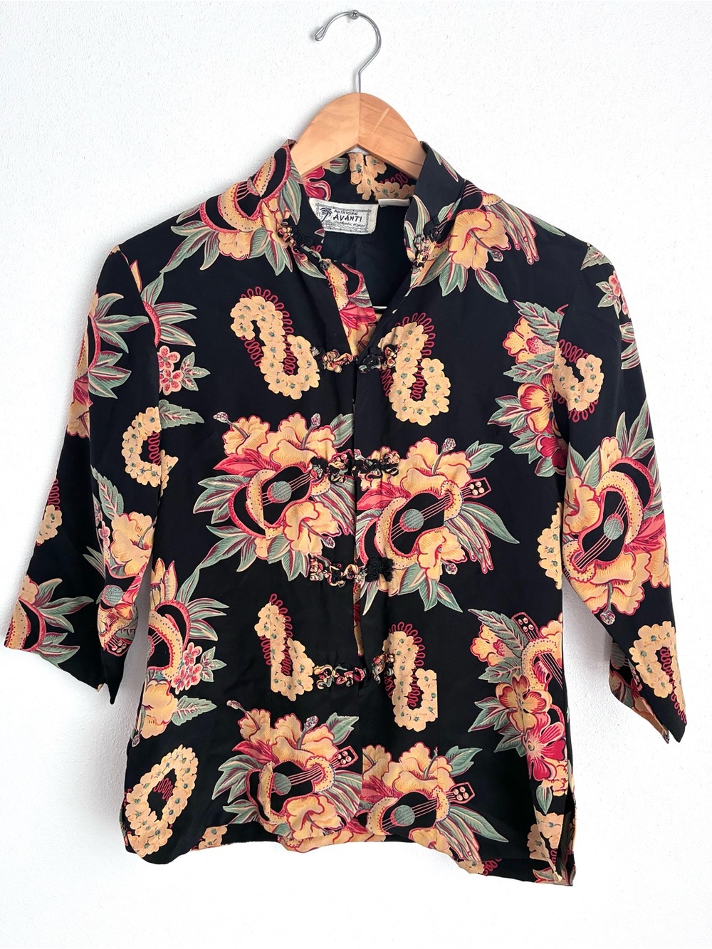 Vintage Avanti Hawaiian Silk Cheongsam Floral Ukulele Blouse (Sm)